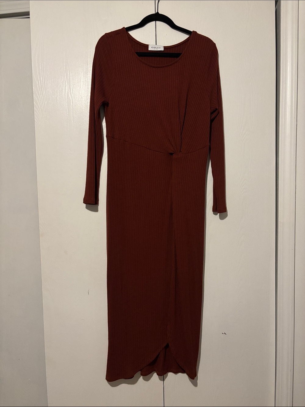 Never worn ! Gilli Long-Sleeve Twist Midi Dress in Rust Brown with Slit